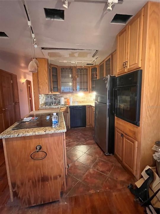 For Sale: $99,000 (2 beds, 1 baths, 952 Square Feet)