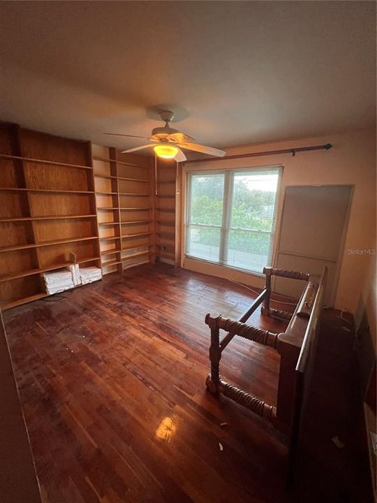 For Sale: $99,000 (2 beds, 1 baths, 952 Square Feet)