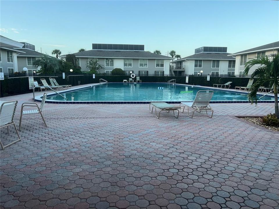 For Sale: $99,000 (2 beds, 1 baths, 952 Square Feet)