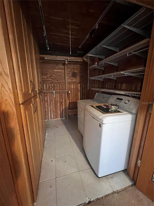 For Sale: $99,000 (2 beds, 1 baths, 952 Square Feet)