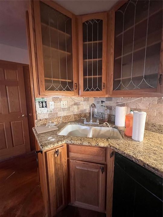 For Sale: $99,000 (2 beds, 1 baths, 952 Square Feet)