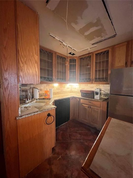 For Sale: $99,000 (2 beds, 1 baths, 952 Square Feet)