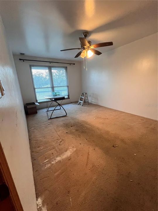 For Sale: $99,000 (2 beds, 1 baths, 952 Square Feet)