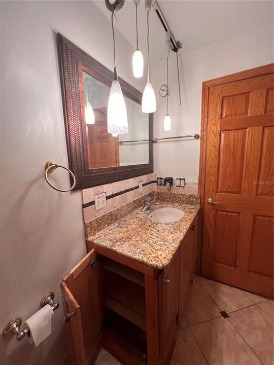 For Sale: $99,000 (2 beds, 1 baths, 952 Square Feet)
