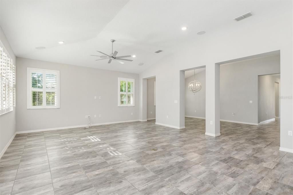 Active With Contract: $619,500 (3 beds, 2 baths, 2548 Square Feet)