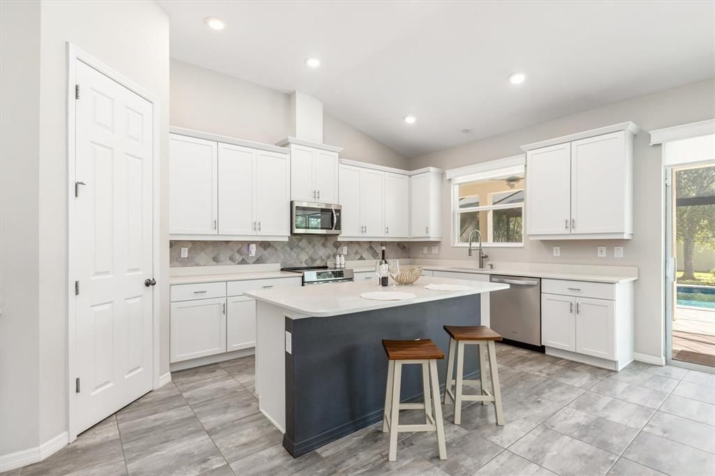 Active With Contract: $619,500 (3 beds, 2 baths, 2548 Square Feet)