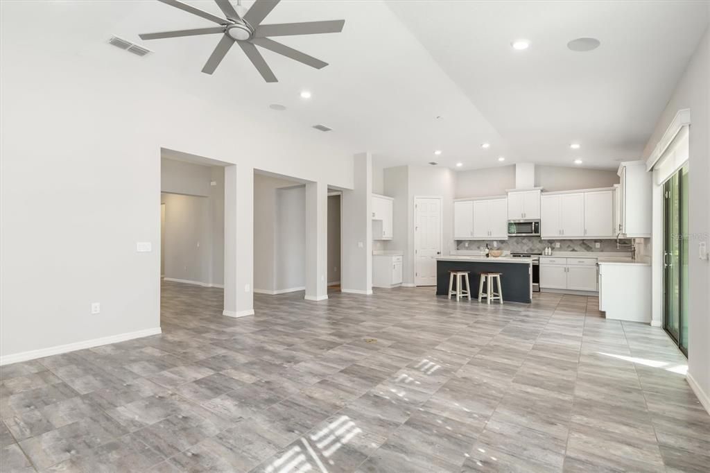 Active With Contract: $619,500 (3 beds, 2 baths, 2548 Square Feet)