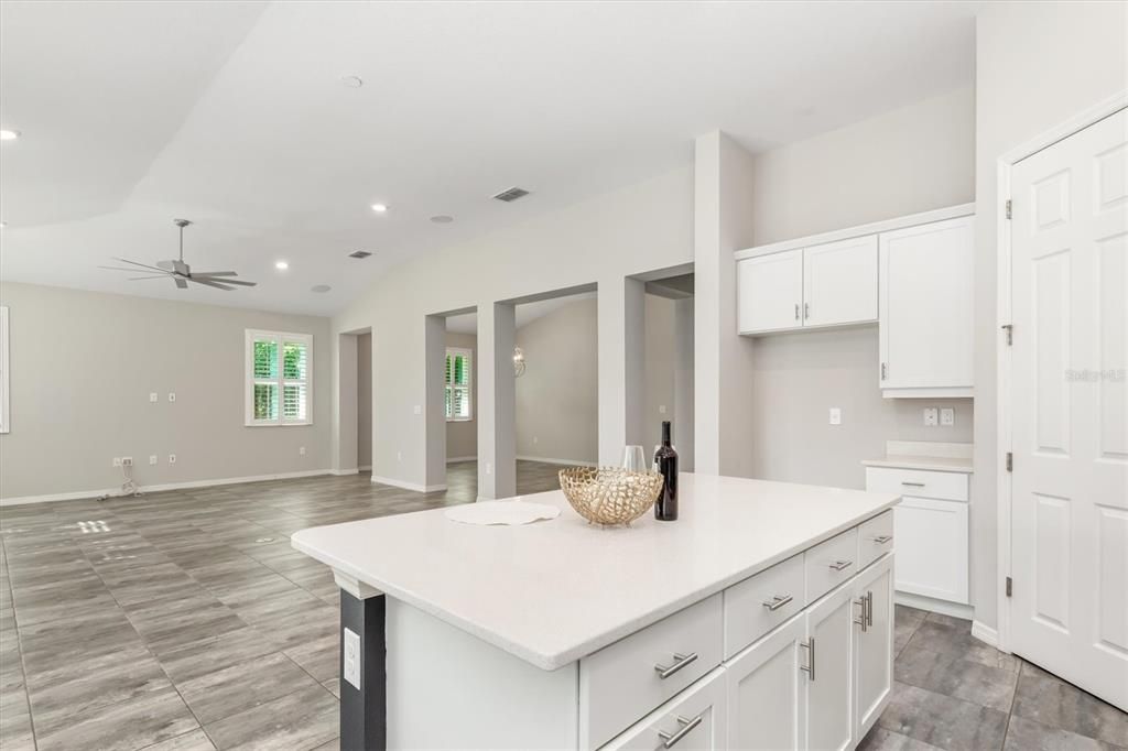 Active With Contract: $619,500 (3 beds, 2 baths, 2548 Square Feet)