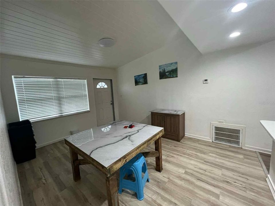 Active With Contract: $2,300 (5 beds, 2 baths, 1489 Square Feet)