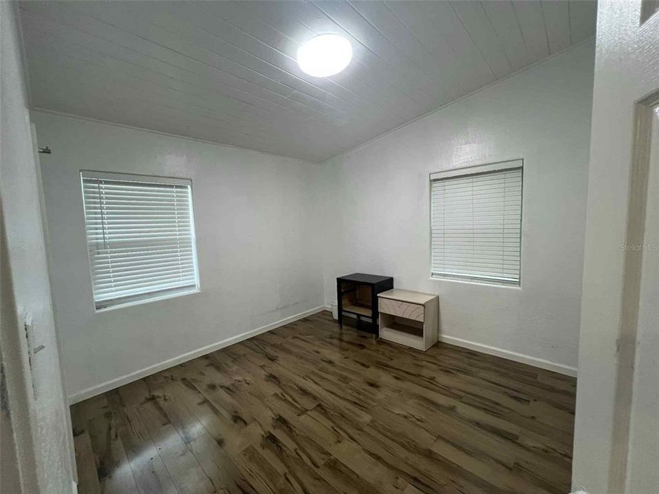 Active With Contract: $2,300 (5 beds, 2 baths, 1489 Square Feet)