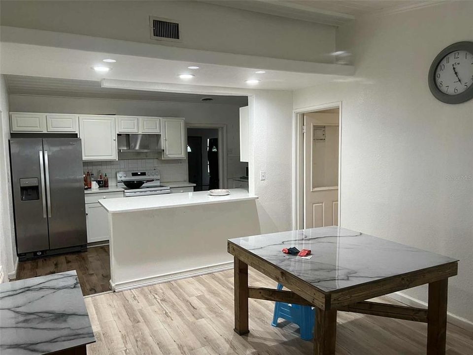 Active With Contract: $2,300 (5 beds, 2 baths, 1489 Square Feet)