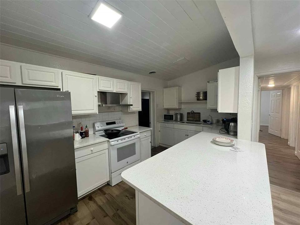 Active With Contract: $2,300 (5 beds, 2 baths, 1489 Square Feet)