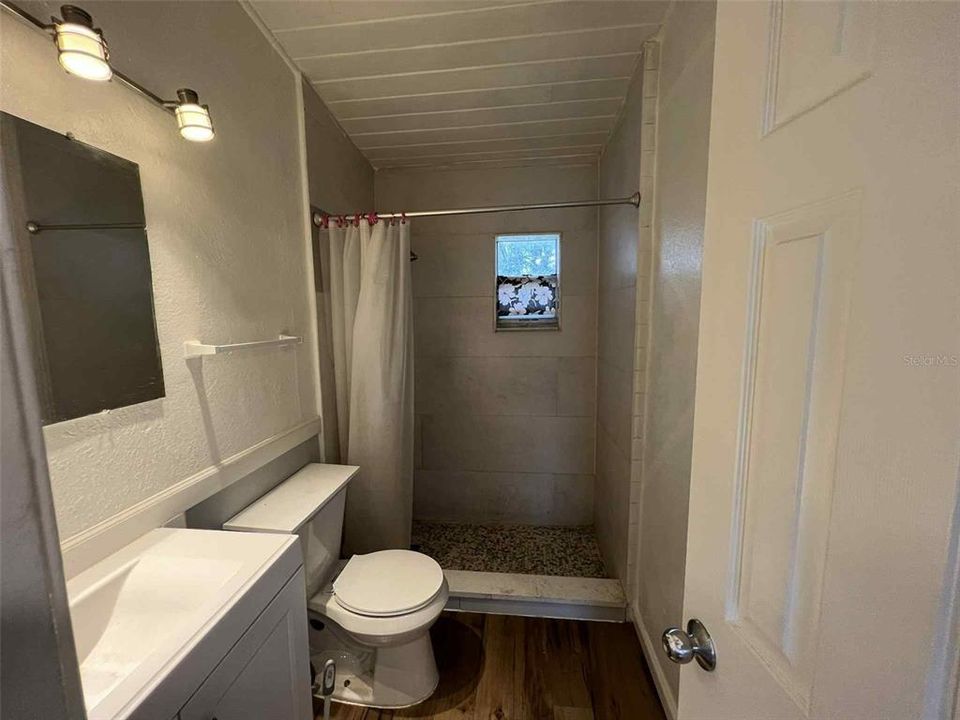 Active With Contract: $2,300 (5 beds, 2 baths, 1489 Square Feet)