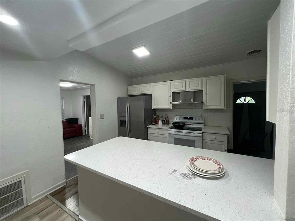 Active With Contract: $2,300 (5 beds, 2 baths, 1489 Square Feet)