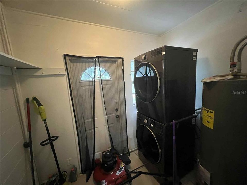 Active With Contract: $2,300 (5 beds, 2 baths, 1489 Square Feet)