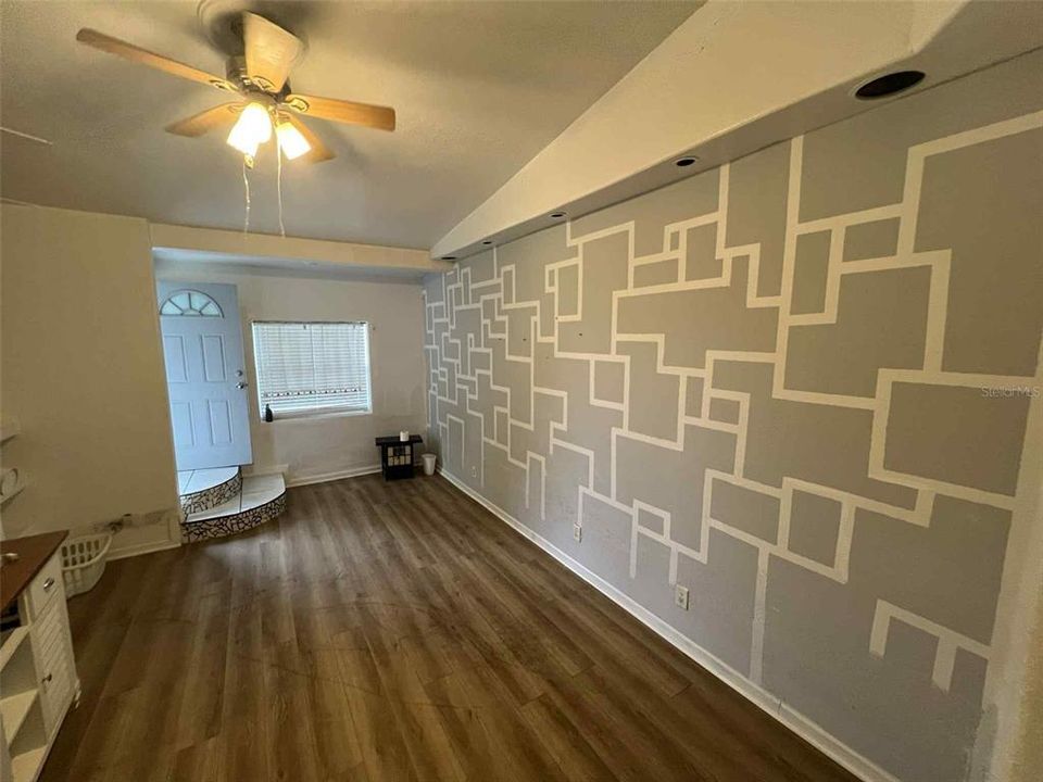 Active With Contract: $2,300 (5 beds, 2 baths, 1489 Square Feet)