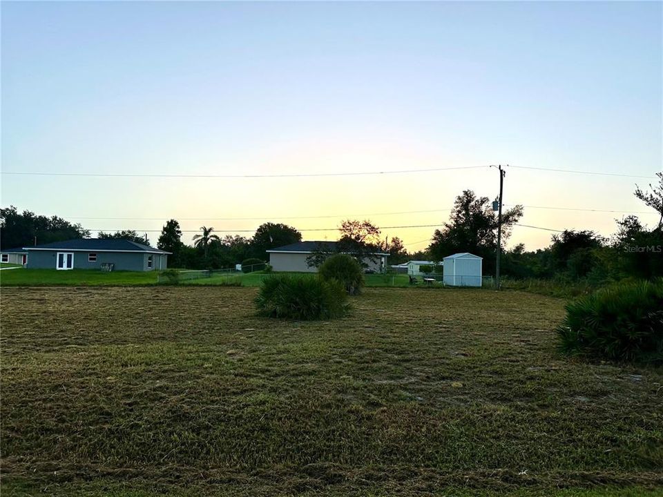 合同活跃: $18,000 (0.25 acres)