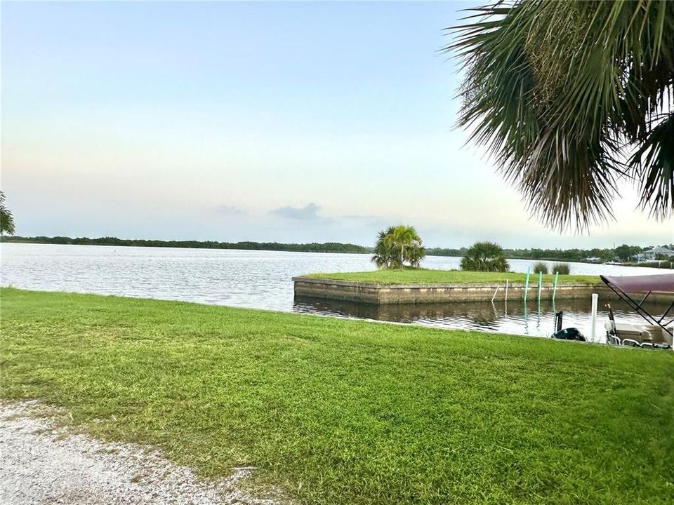 合同活跃: $18,000 (0.25 acres)