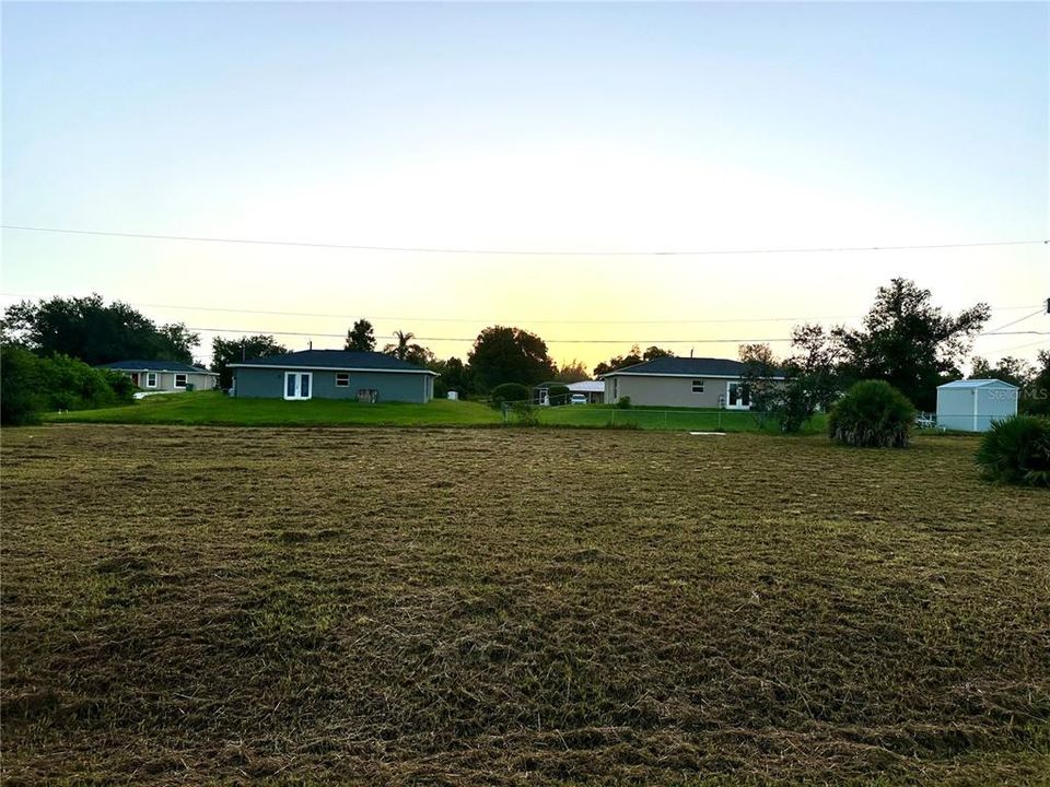 合同活跃: $18,000 (0.25 acres)