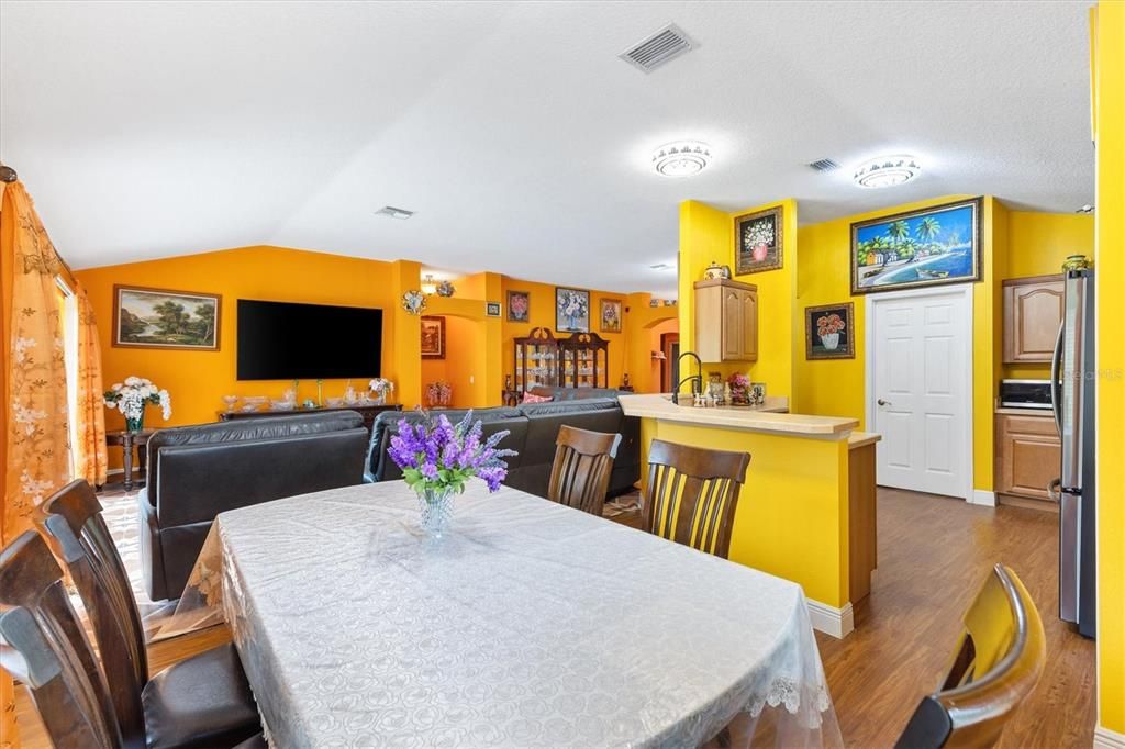 En Venta: $449,900 (3 camas, 2 baños, 2120 Pies cuadrados)