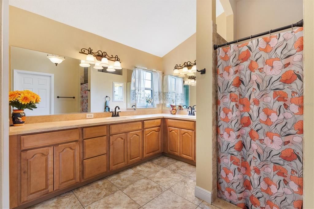 En Venta: $449,900 (3 camas, 2 baños, 2120 Pies cuadrados)