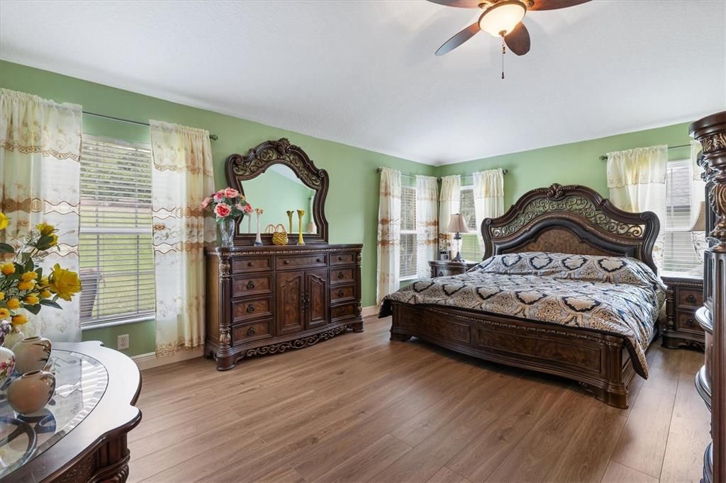 En Venta: $449,900 (3 camas, 2 baños, 2120 Pies cuadrados)