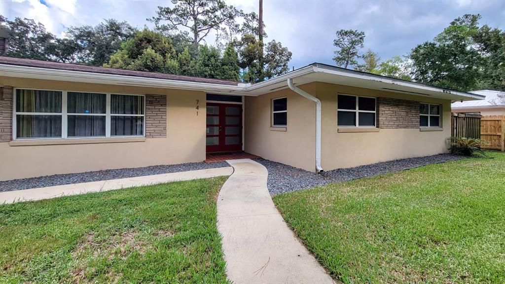 For Rent: $2,600 (3 beds, 2 baths, 1708 Square Feet)