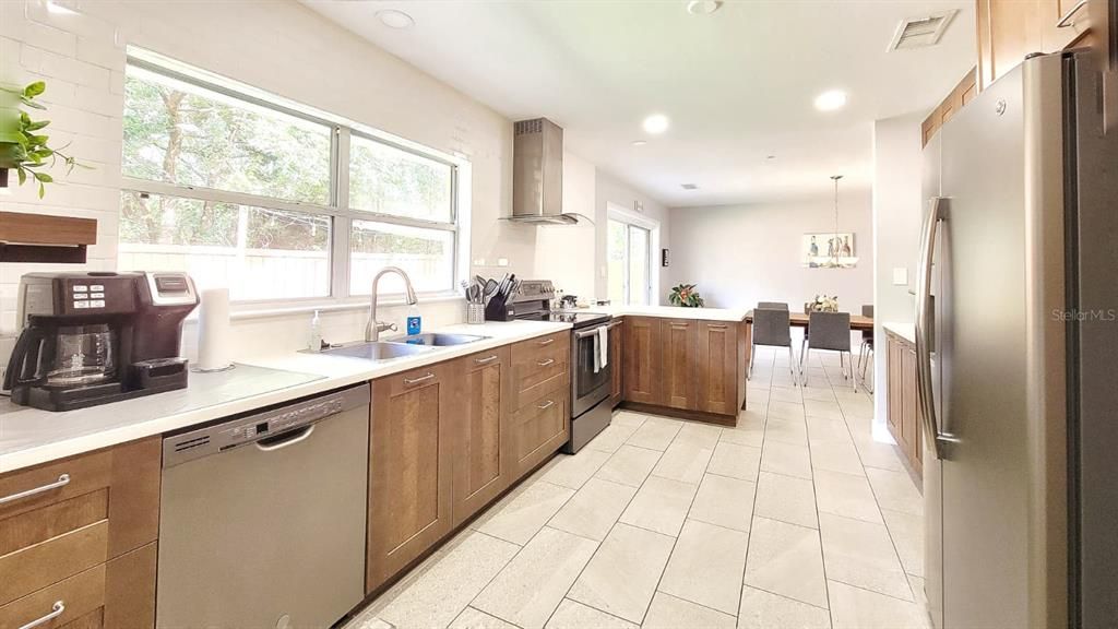 For Rent: $2,600 (3 beds, 2 baths, 1708 Square Feet)