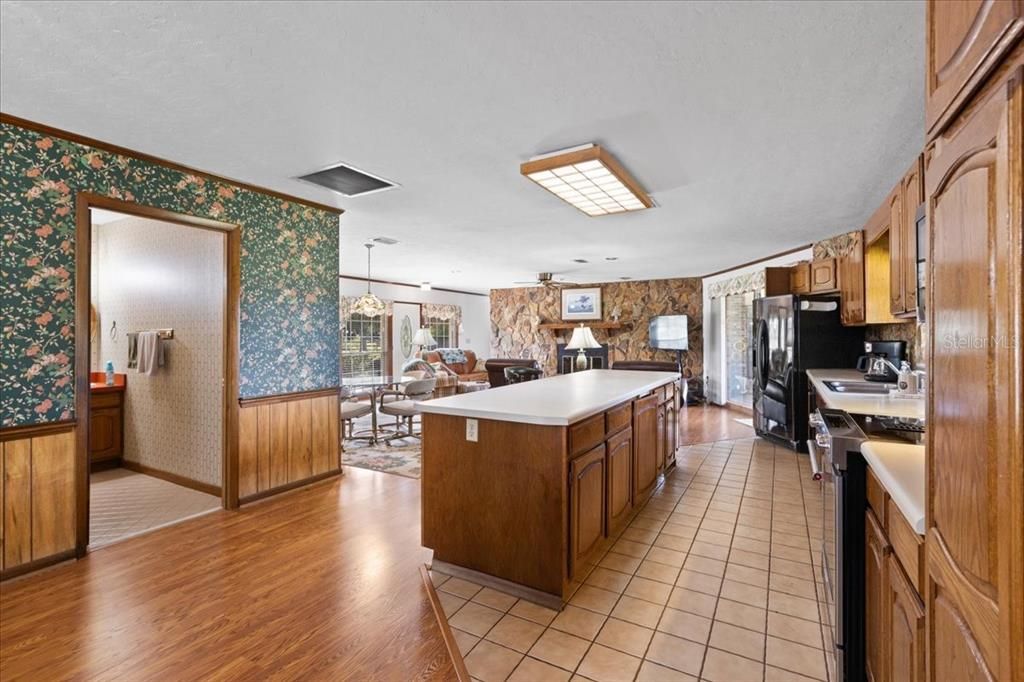 На продажу: $479,900 (4 спален, 2 ванн, 2234 Квадратных фут)