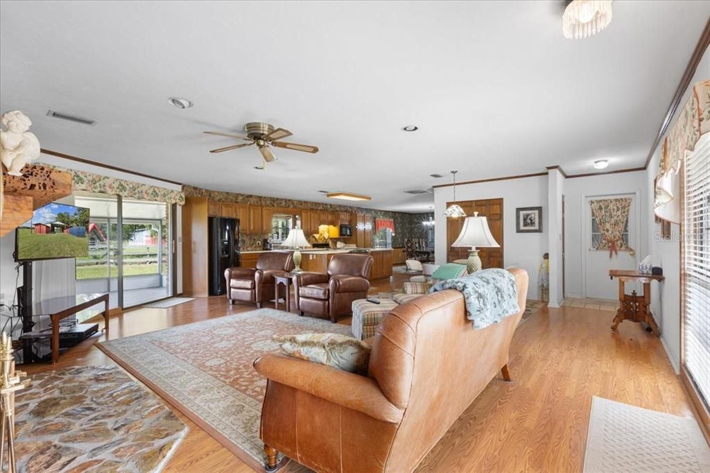 На продажу: $479,900 (4 спален, 2 ванн, 2234 Квадратных фут)