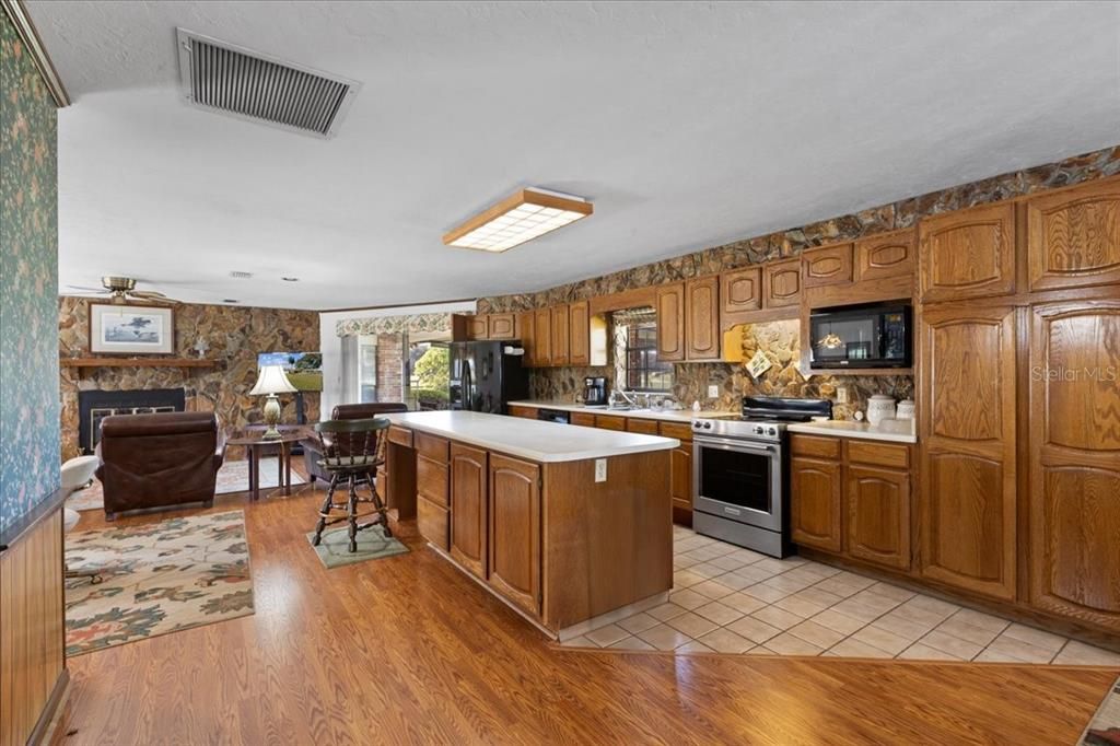 На продажу: $479,900 (4 спален, 2 ванн, 2234 Квадратных фут)