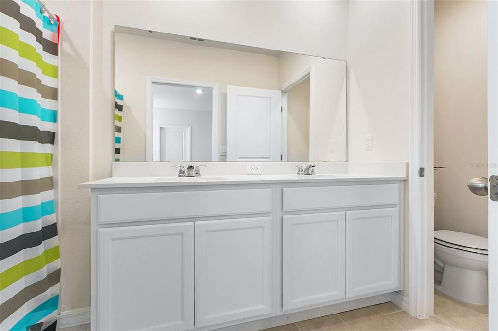 En Venta: $277,000 (4 camas, 2 baños, 1665 Pies cuadrados)