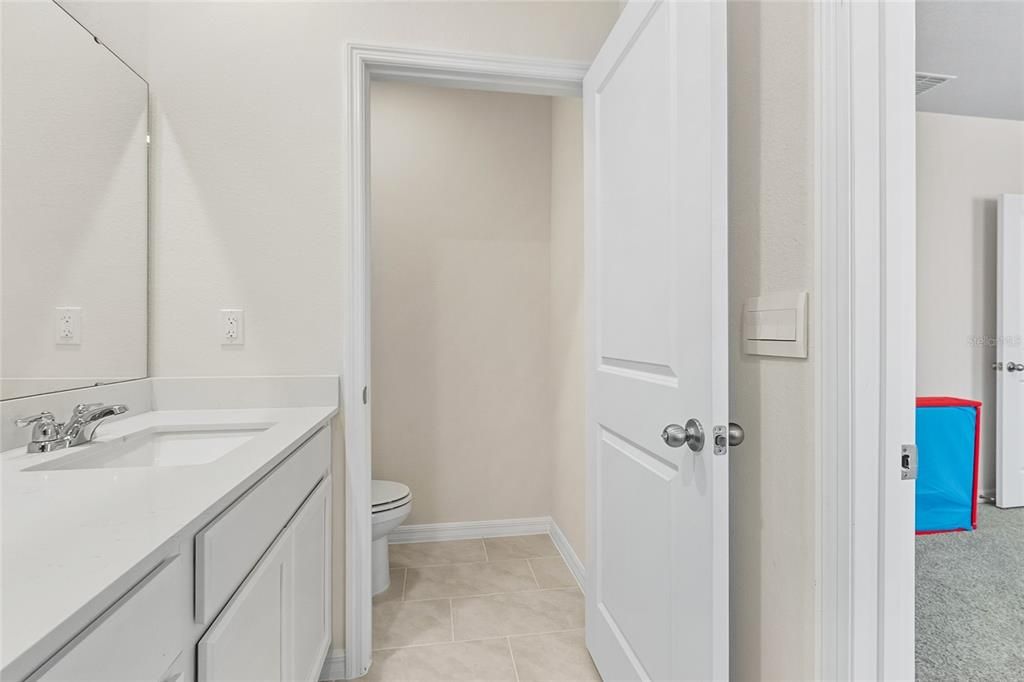 En Venta: $277,000 (4 camas, 2 baños, 1665 Pies cuadrados)