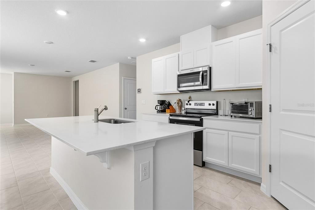 En Venta: $277,000 (4 camas, 2 baños, 1665 Pies cuadrados)