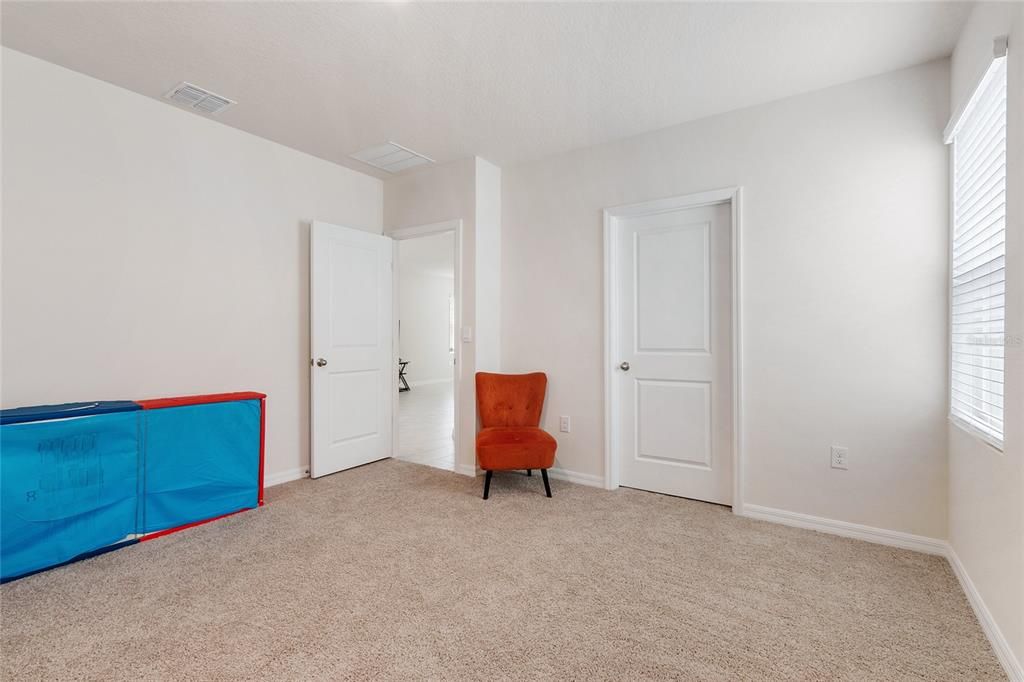 En Venta: $277,000 (4 camas, 2 baños, 1665 Pies cuadrados)