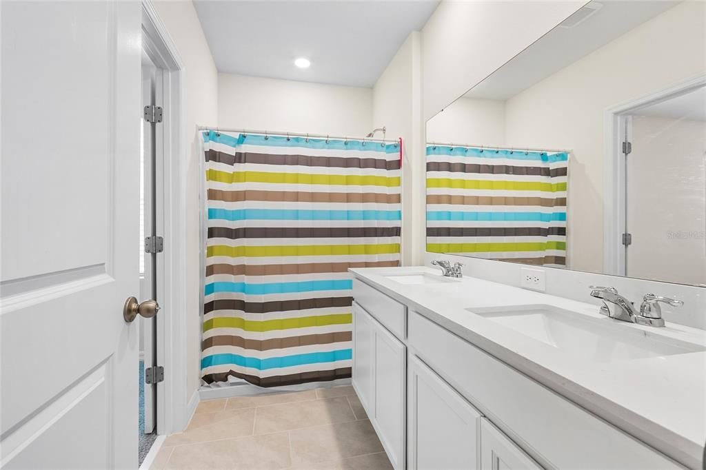 En Venta: $277,000 (4 camas, 2 baños, 1665 Pies cuadrados)