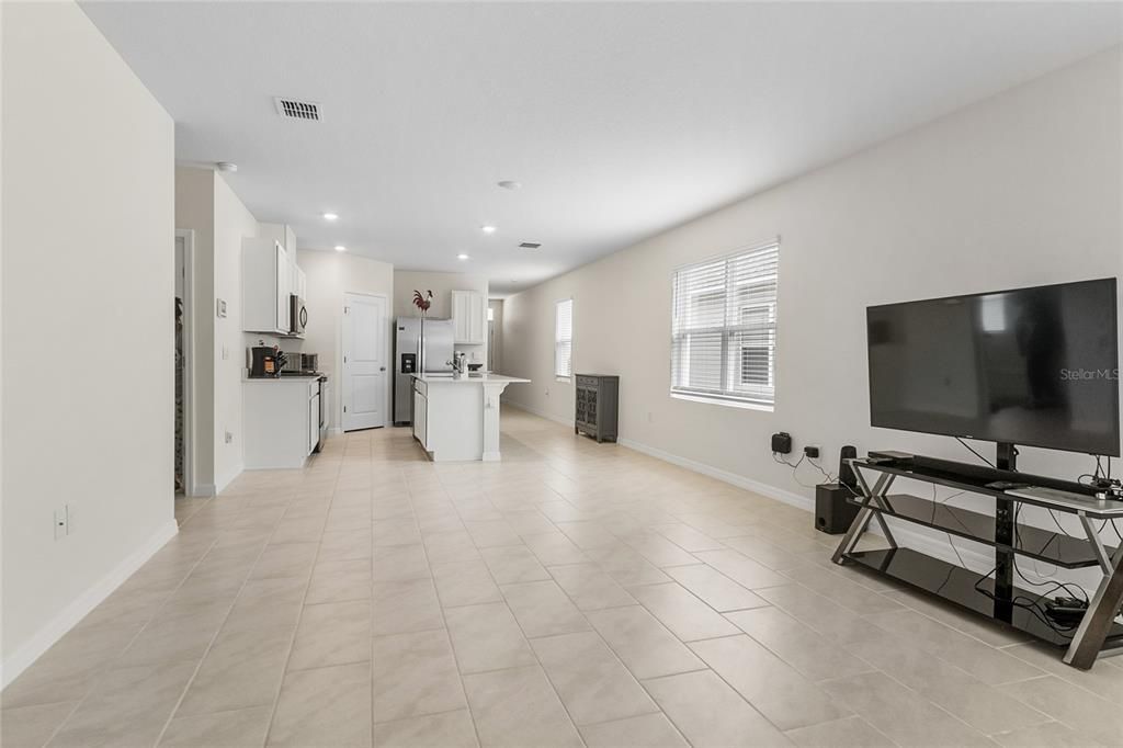 En Venta: $277,000 (4 camas, 2 baños, 1665 Pies cuadrados)