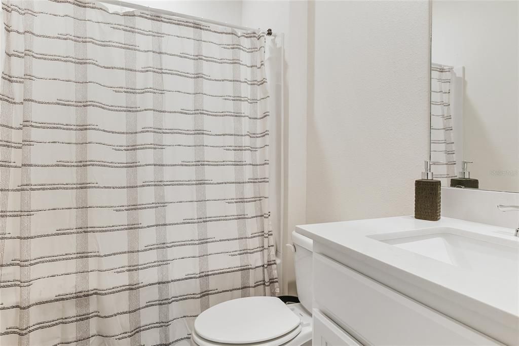 En Venta: $277,000 (4 camas, 2 baños, 1665 Pies cuadrados)