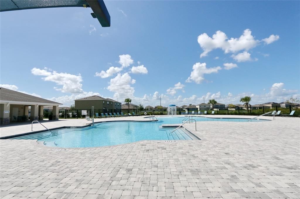 En Venta: $277,000 (4 camas, 2 baños, 1665 Pies cuadrados)