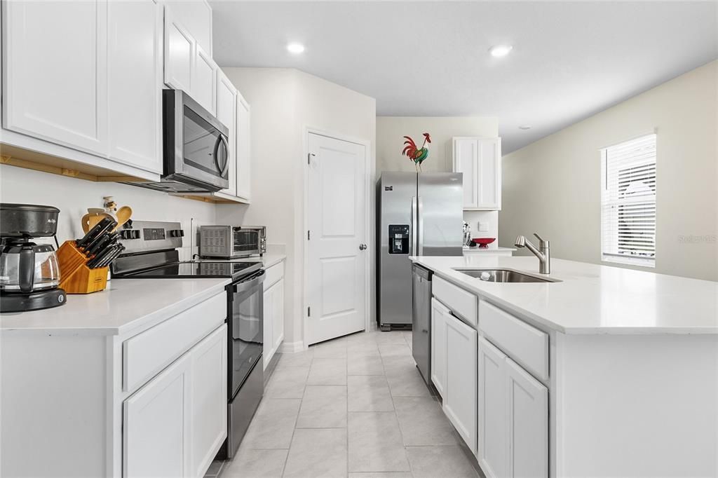 En Venta: $277,000 (4 camas, 2 baños, 1665 Pies cuadrados)