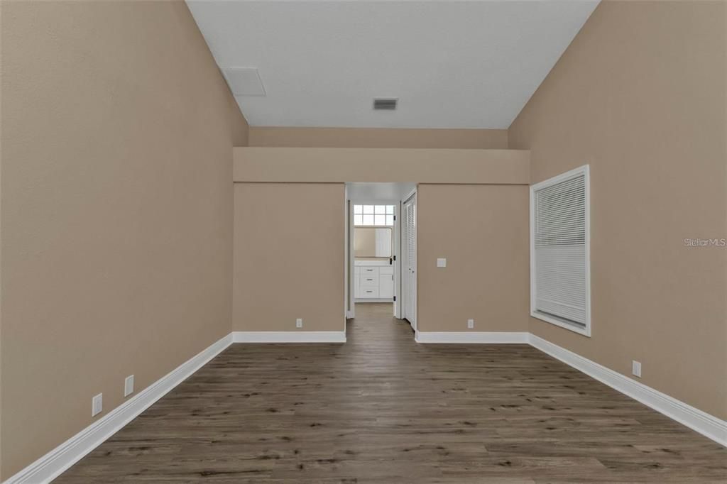 For Rent: $3,000 (5 beds, 3 baths, 1933 Square Feet)