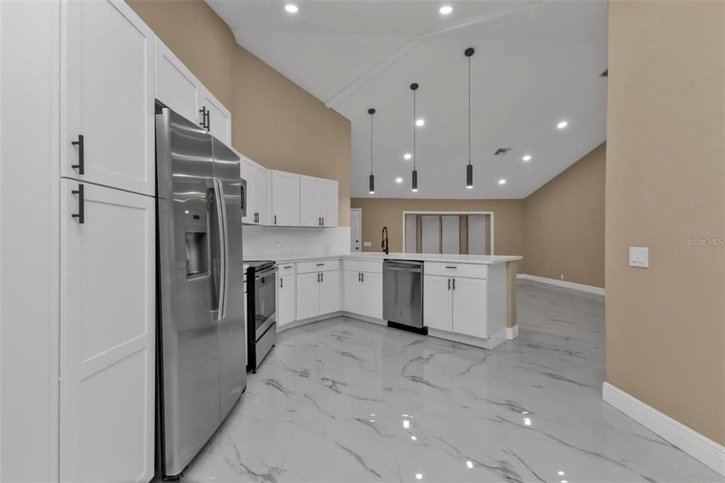 For Rent: $3,000 (5 beds, 3 baths, 1933 Square Feet)