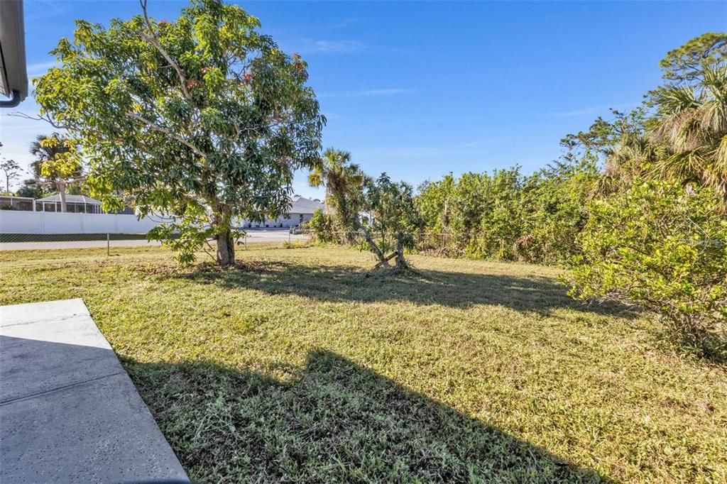 For Rent: $3,000 (5 beds, 3 baths, 1933 Square Feet)