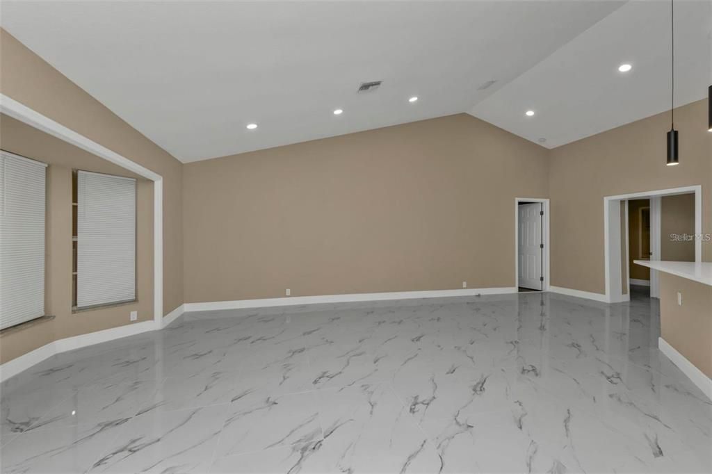 For Rent: $3,000 (5 beds, 3 baths, 1933 Square Feet)