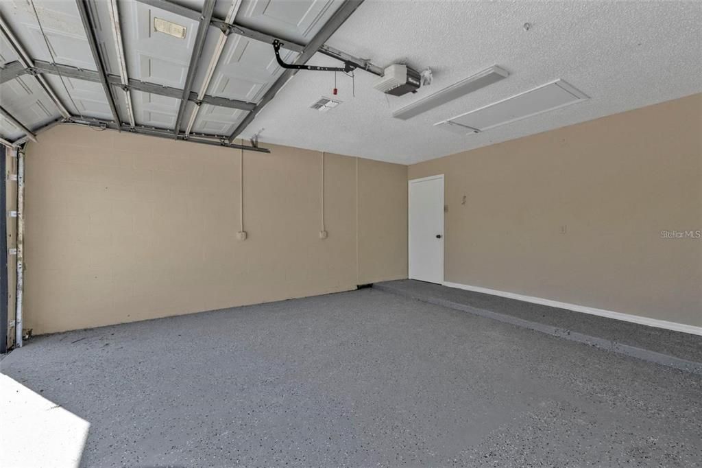 For Rent: $3,000 (5 beds, 3 baths, 1933 Square Feet)