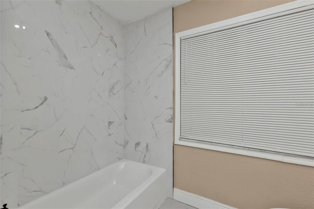 For Rent: $3,000 (5 beds, 3 baths, 1933 Square Feet)