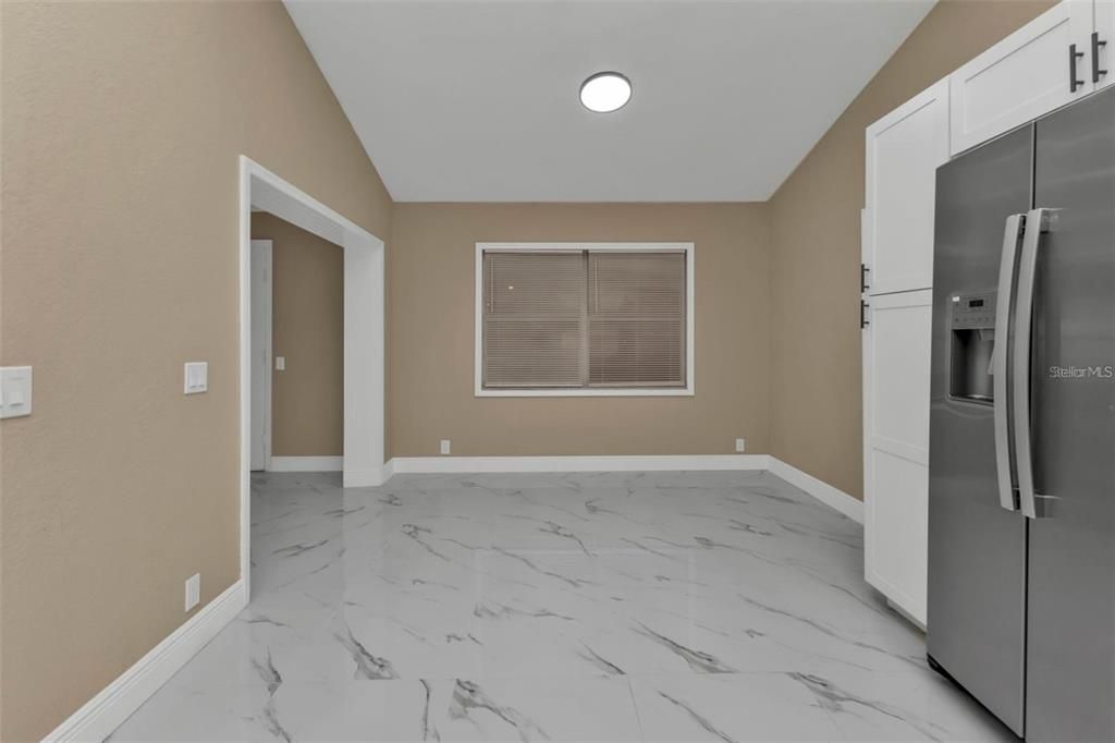 For Rent: $3,000 (5 beds, 3 baths, 1933 Square Feet)