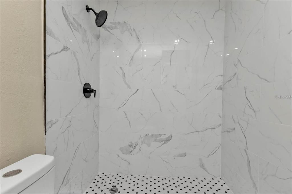 For Rent: $3,000 (5 beds, 3 baths, 1933 Square Feet)