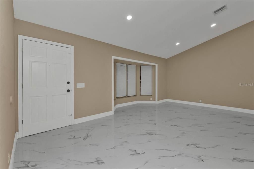 For Rent: $3,000 (5 beds, 3 baths, 1933 Square Feet)