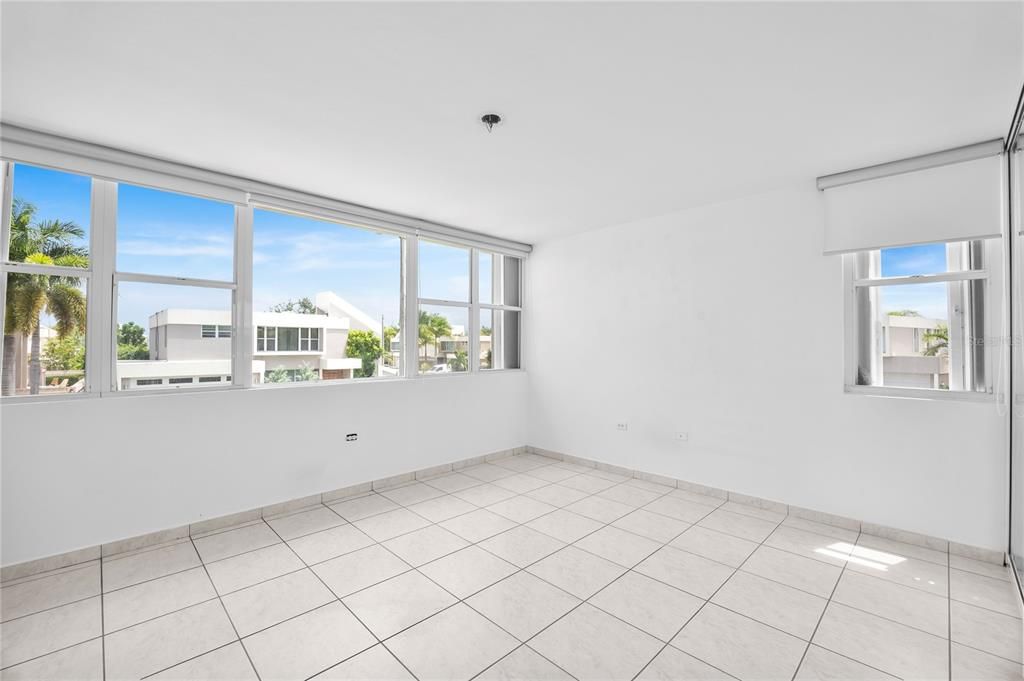 For Sale: $749,000 (4 beds, 3 baths, 2450 Square Feet)